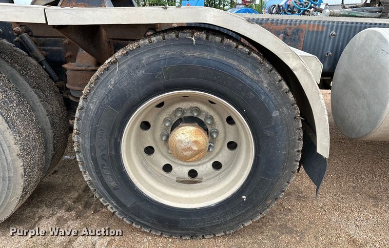 image for item DJ6246 2013 Caterpillar  CT660L semi truck