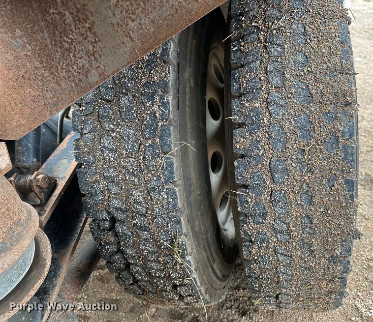 image for item DJ6246 2013 Caterpillar  CT660L semi truck