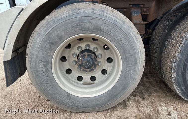 image for item DJ6246 2013 Caterpillar  CT660L semi truck