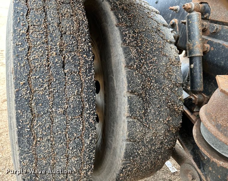 image for item DJ6246 2013 Caterpillar  CT660L semi truck