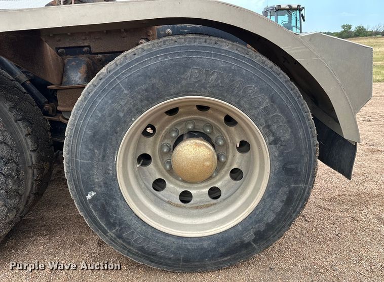 image for item DJ6246 2013 Caterpillar  CT660L semi truck