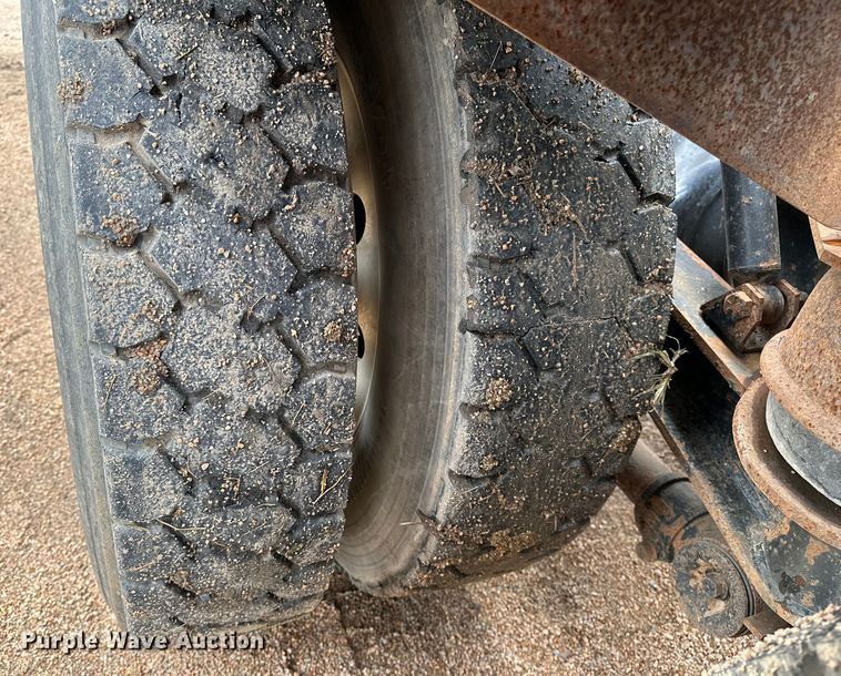 image for item DJ6246 2013 Caterpillar  CT660L semi truck