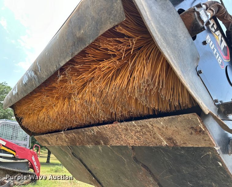 image for item DR0960 Caterpillar  BU118 skid steer sweeper