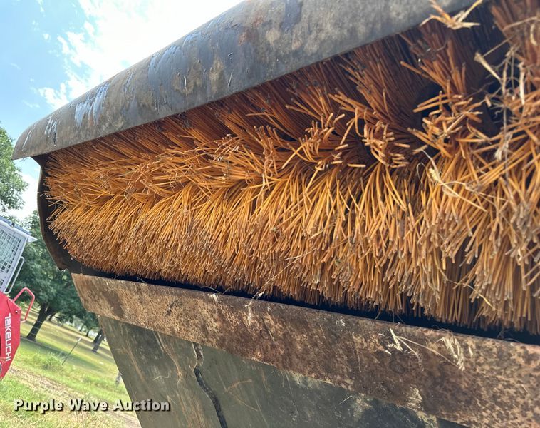 image for item DR0960 Caterpillar  BU118 skid steer sweeper