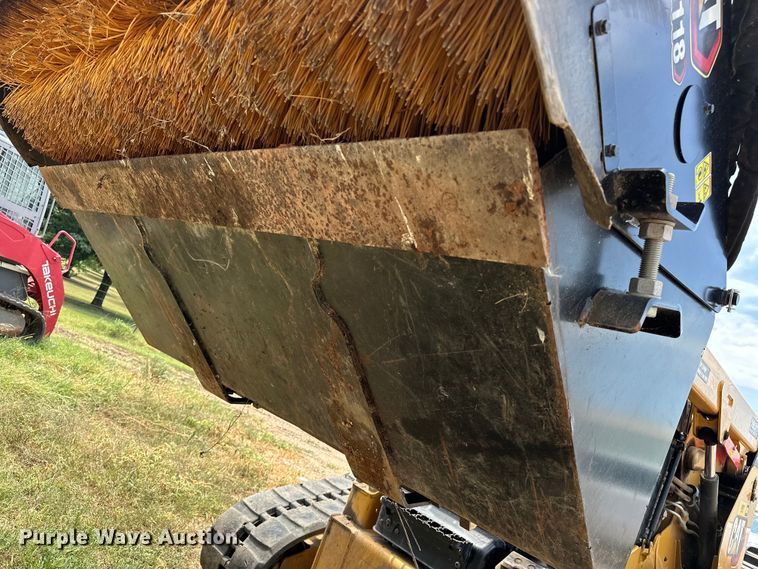 image for item DR0960 Caterpillar  BU118 skid steer sweeper