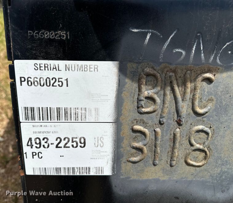 image for item DR0960 Caterpillar  BU118 skid steer sweeper