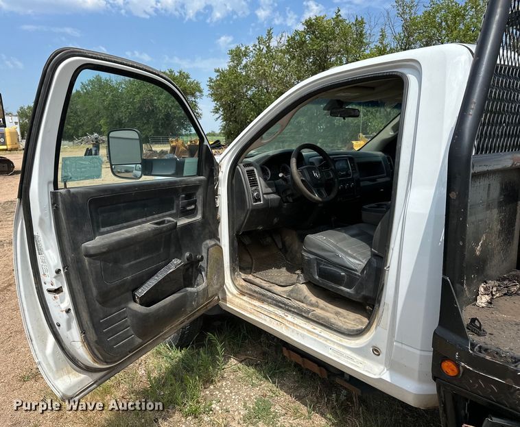 image for item DR0962 2014 Dodge Ram 4500HD flatbed truck