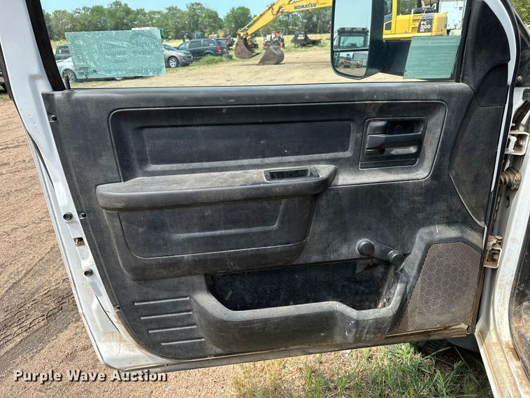 image for item DR0962 2014 Dodge Ram 4500HD flatbed truck