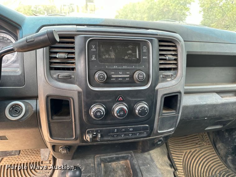 image for item DR0962 2014 Dodge Ram 4500HD flatbed truck