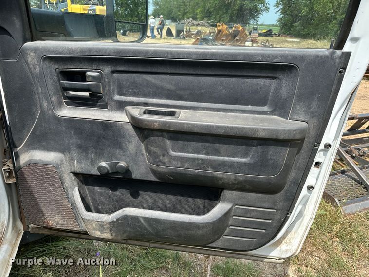 image for item DR0962 2014 Dodge Ram 4500HD flatbed truck