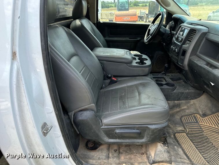 image for item DR0962 2014 Dodge Ram 4500HD flatbed truck