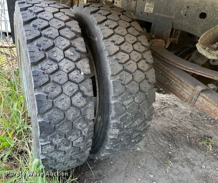 image for item DR0962 2014 Dodge Ram 4500HD flatbed truck