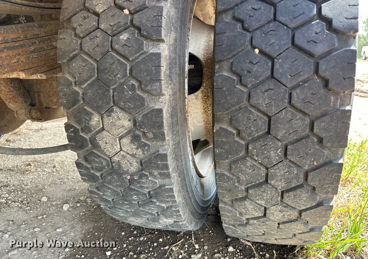 image for item DR0962 2014 Dodge Ram 4500HD flatbed truck