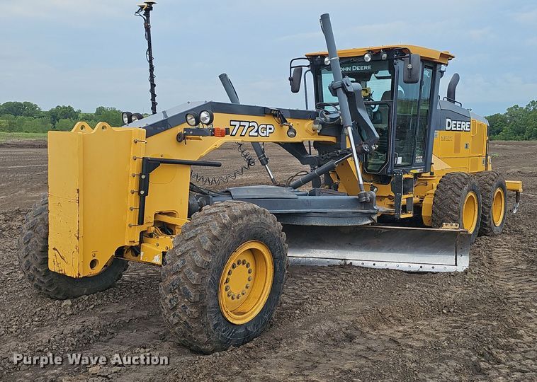 image for item DS4633 2014 John Deere 772GP motor grader