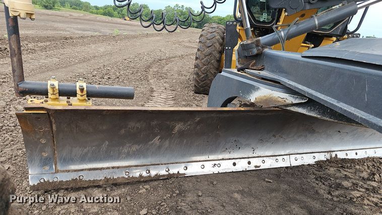 image for item DS4633 2014 John Deere 772GP motor grader