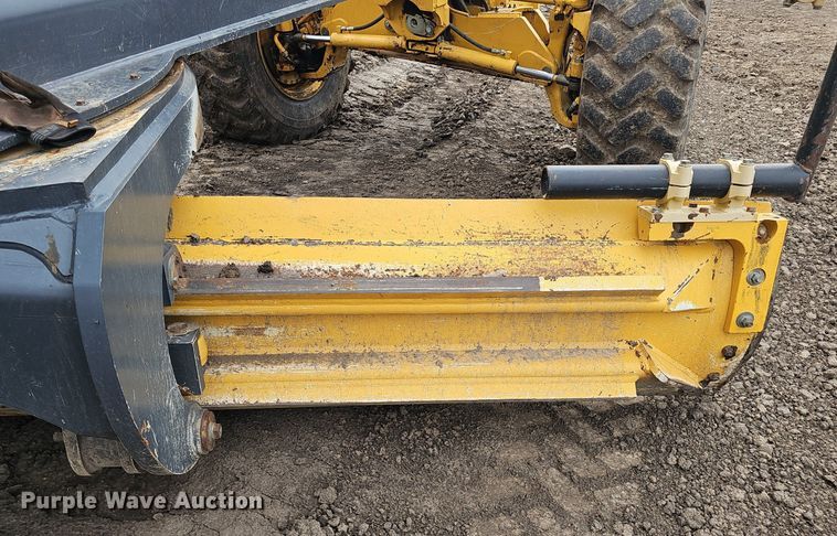 image for item DS4633 2014 John Deere 772GP motor grader