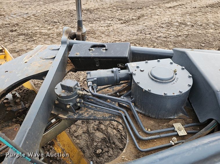 image for item DS4633 2014 John Deere 772GP motor grader