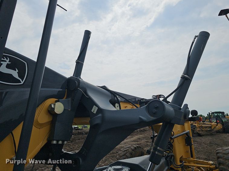 image for item DS4633 2014 John Deere 772GP motor grader