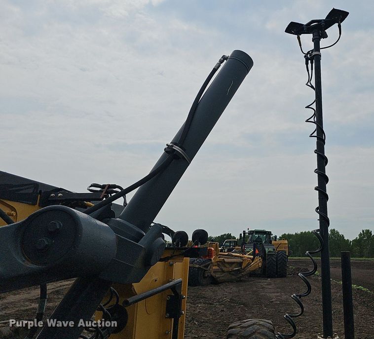 image for item DS4633 2014 John Deere 772GP motor grader