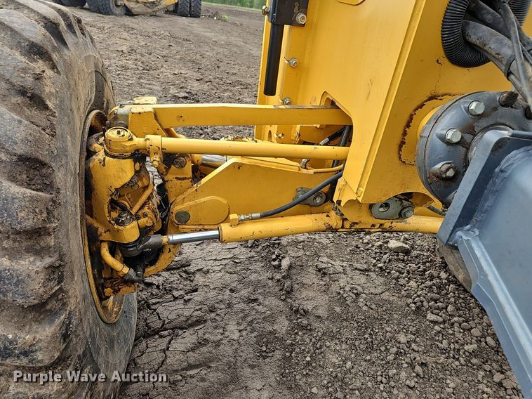 image for item DS4633 2014 John Deere 772GP motor grader