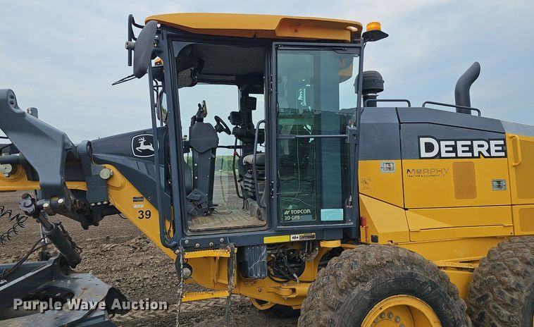 image for item DS4633 2014 John Deere 772GP motor grader