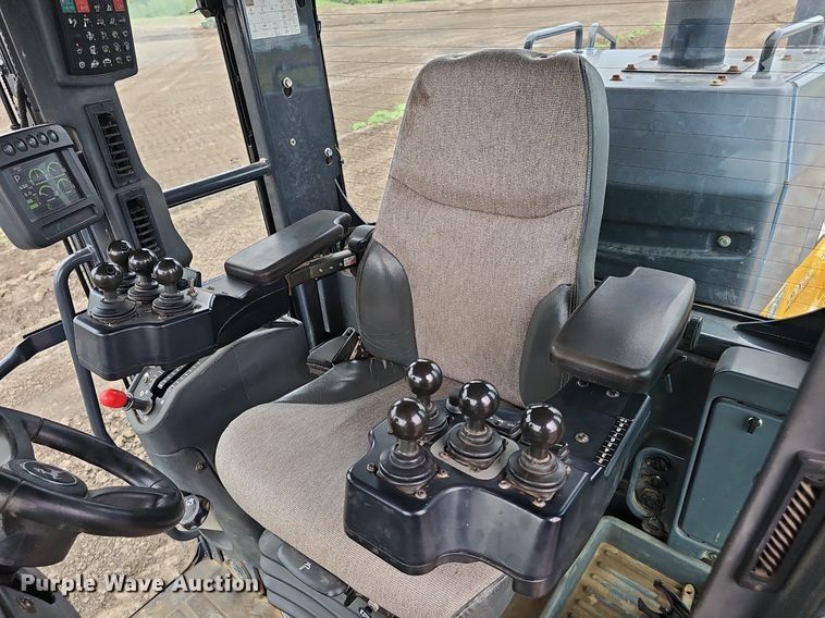 image for item DS4633 2014 John Deere 772GP motor grader