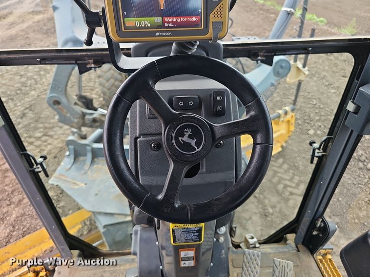 image for item DS4633 2014 John Deere 772GP motor grader