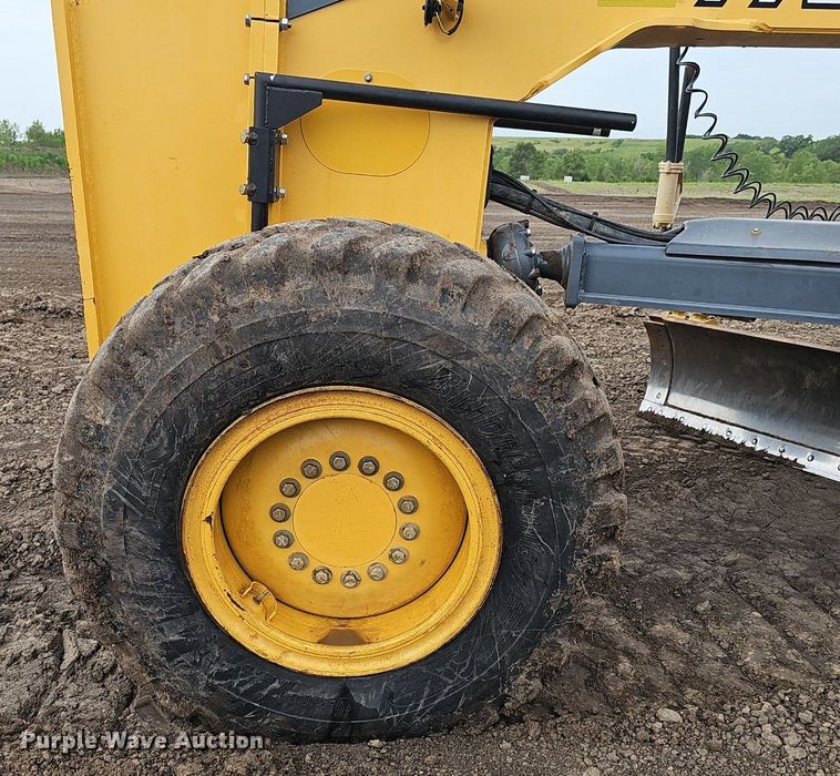 image for item DS4633 2014 John Deere 772GP motor grader