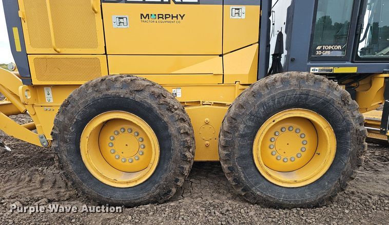 image for item DS4633 2014 John Deere 772GP motor grader