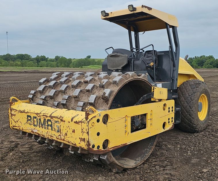 image for item DS4637 2011 Bomag BW 211D-40 single drum vibratory roller