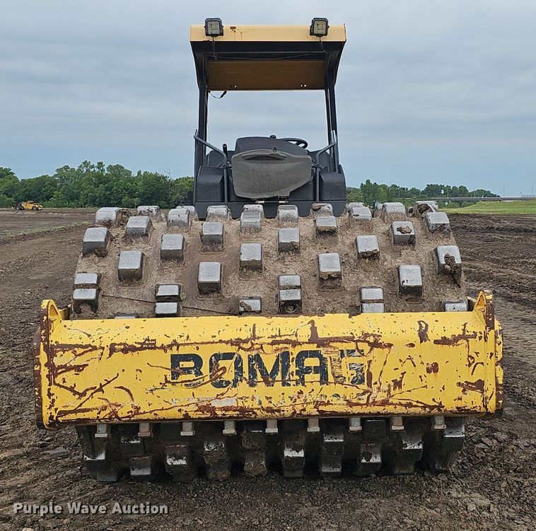 image for item DS4637 2011 Bomag BW 211D-40 single drum vibratory roller