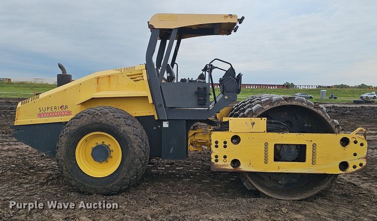 image for item DS4637 2011 Bomag BW 211D-40 single drum vibratory roller