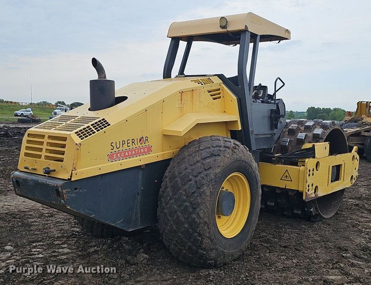 image for item DS4637 2011 Bomag BW 211D-40 single drum vibratory roller