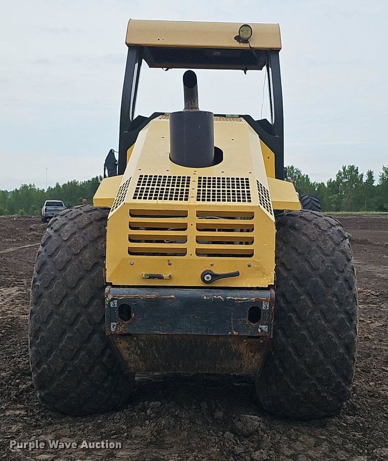 image for item DS4637 2011 Bomag BW 211D-40 single drum vibratory roller