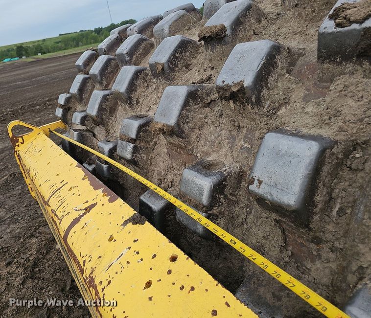 image for item DS4637 2011 Bomag BW 211D-40 single drum vibratory roller