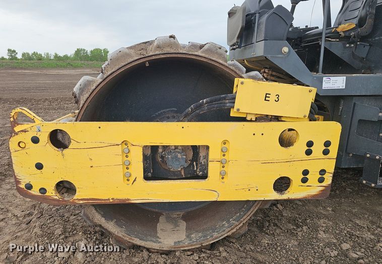 image for item DS4637 2011 Bomag BW 211D-40 single drum vibratory roller