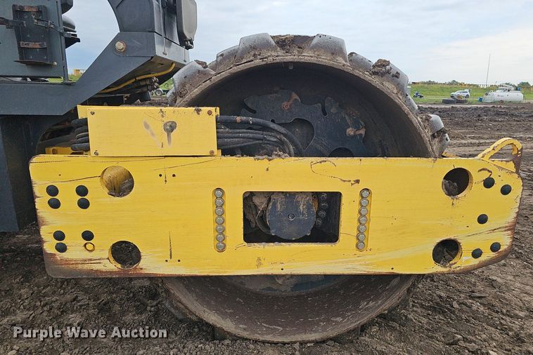image for item DS4637 2011 Bomag BW 211D-40 single drum vibratory roller