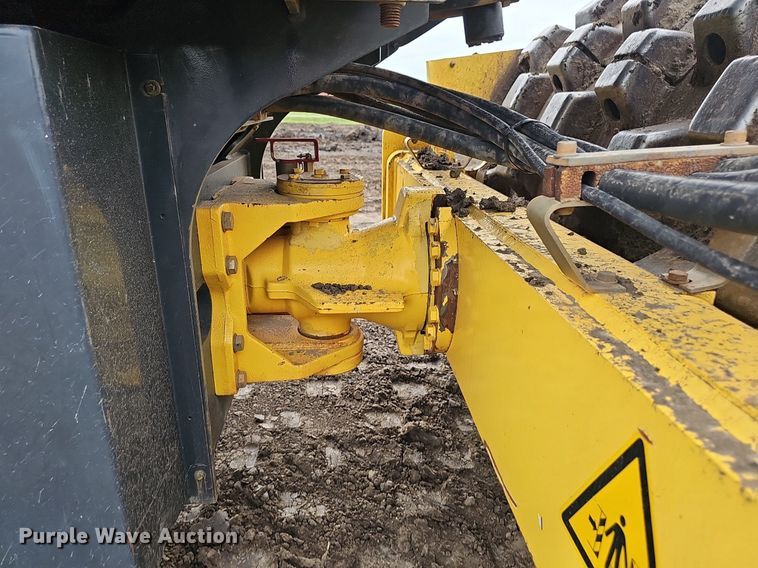 image for item DS4637 2011 Bomag BW 211D-40 single drum vibratory roller