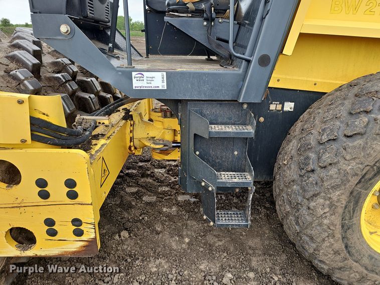 image for item DS4637 2011 Bomag BW 211D-40 single drum vibratory roller