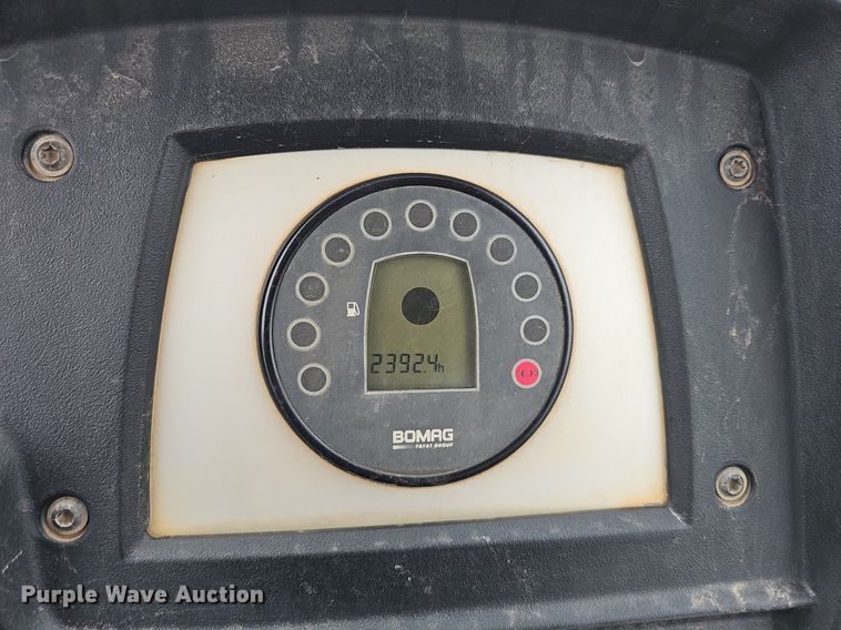 image for item DS4637 2011 Bomag BW 211D-40 single drum vibratory roller