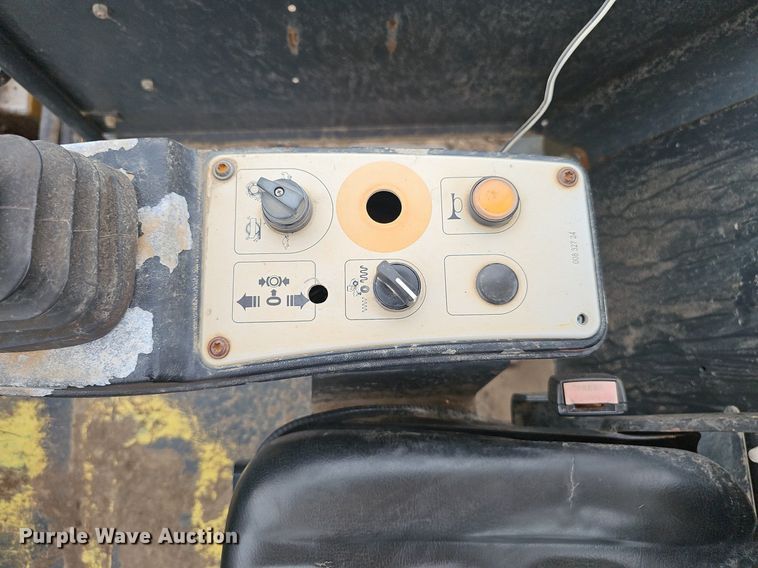 image for item DS4637 2011 Bomag BW 211D-40 single drum vibratory roller