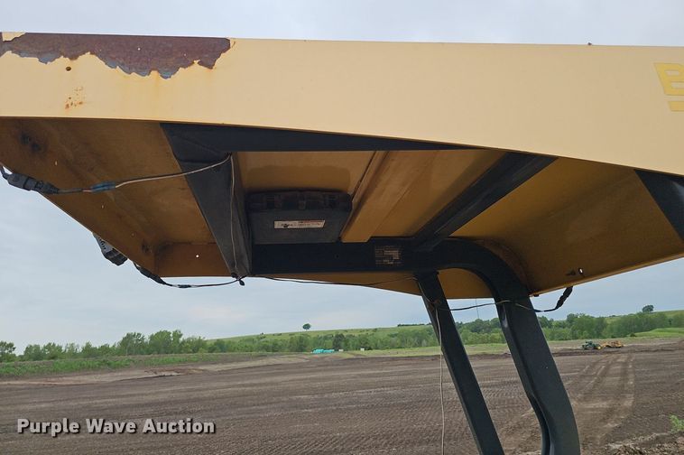 image for item DS4637 2011 Bomag BW 211D-40 single drum vibratory roller