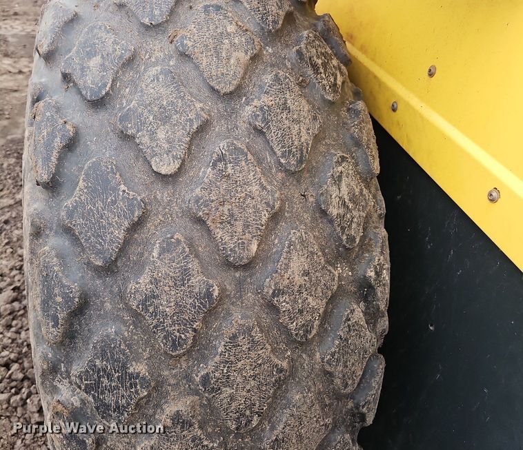 image for item DS4637 2011 Bomag BW 211D-40 single drum vibratory roller