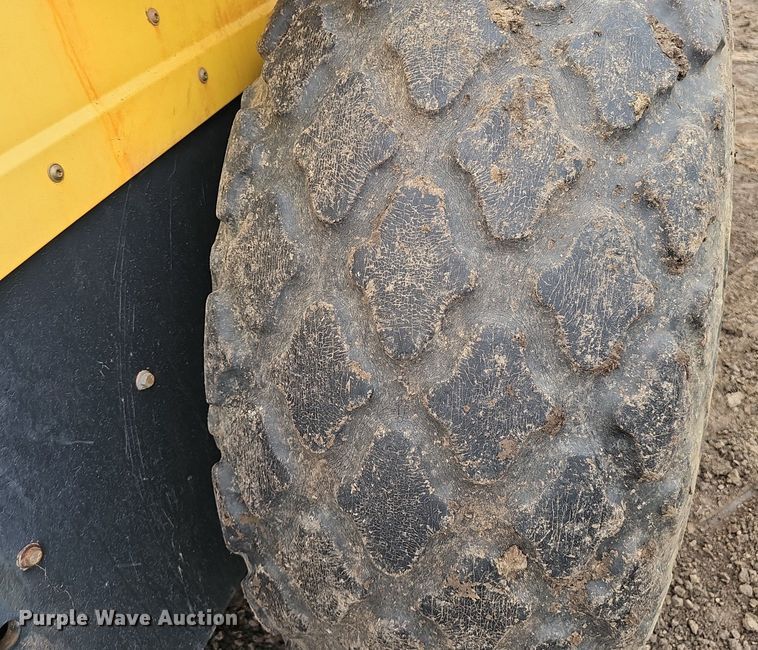 image for item DS4637 2011 Bomag BW 211D-40 single drum vibratory roller