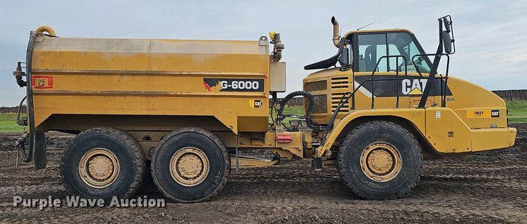 image for item DS4638 2012 Caterpillar 730 articulated water wagon