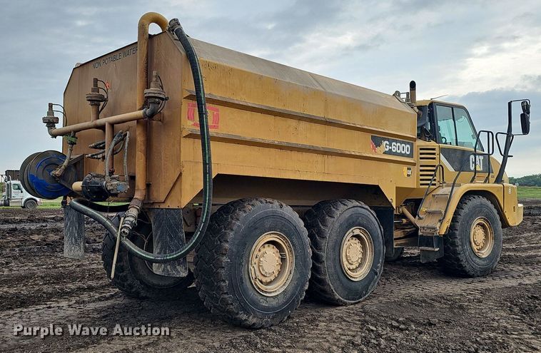 image for item DS4638 2012 Caterpillar 730 articulated water wagon