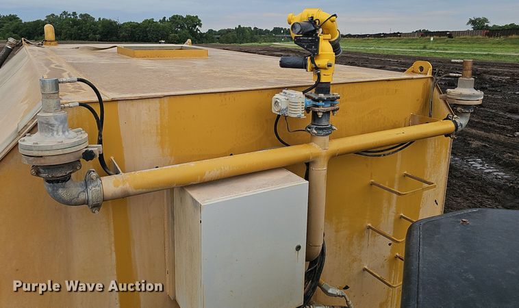 image for item DS4638 2012 Caterpillar 730 articulated water wagon