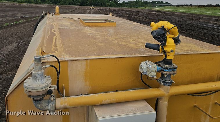 image for item DS4638 2012 Caterpillar 730 articulated water wagon