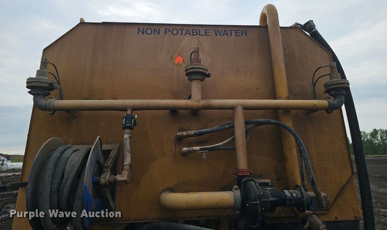 image for item DS4638 2012 Caterpillar 730 articulated water wagon