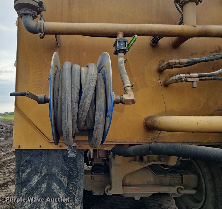 image for item DS4638 2012 Caterpillar 730 articulated water wagon